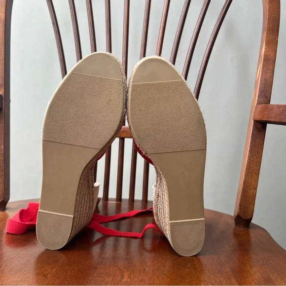 JustFab Red Wedge Ballet Heels with Bow Ties Metallic Gold Accent Woven sz 8 - Picture 11 of 12